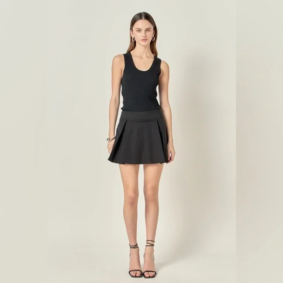 NWOT ENGLISH FACTORY SPORTSWEAR STRETCHED SKORT - Picture 1 of 11